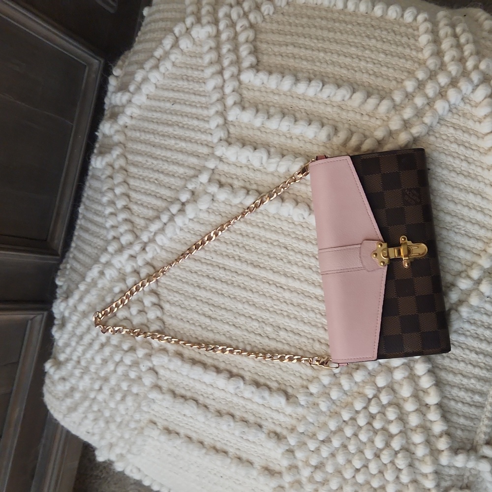 Louis Vuitton - Picture 4 of 10